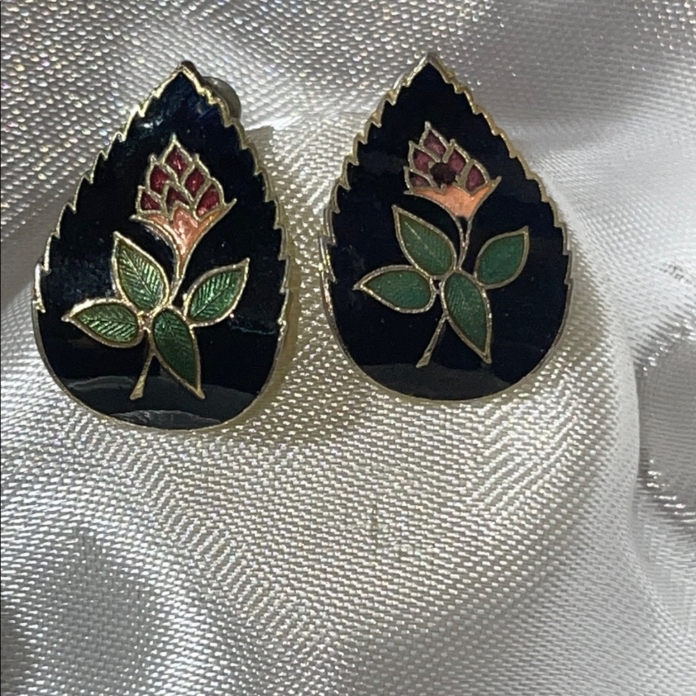 Vintage 1960s Elegant Black and Gold Floral Earrings